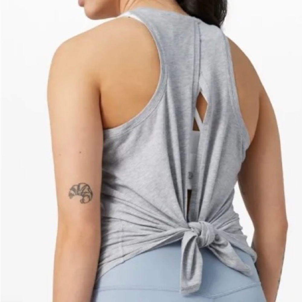 Lululemon Women’s Grey All Tied Up Tank Size 4